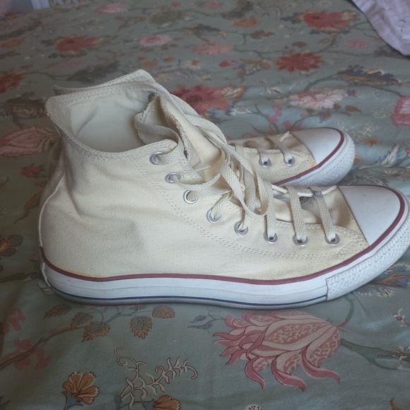 Cream coloured chuck taylor all star high tops - Picture 2 of 8
